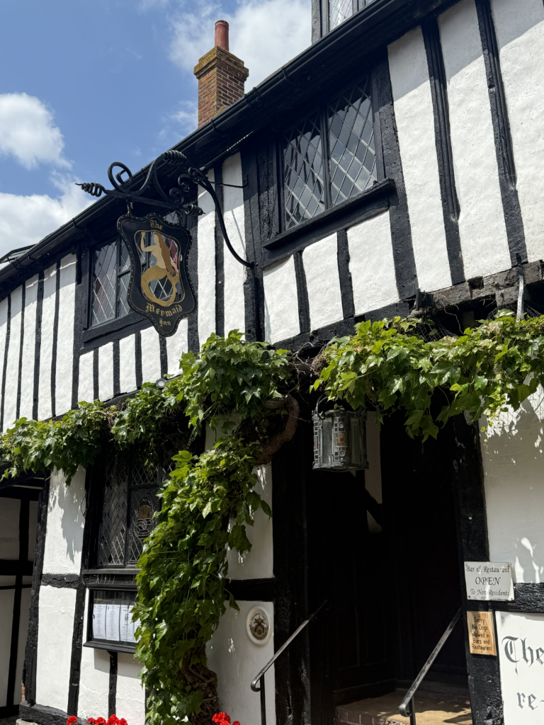 Mermaid Inn, esterno